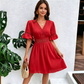 Rochie elegantă cu decolteu în V și detalii cu dantelă decupată
