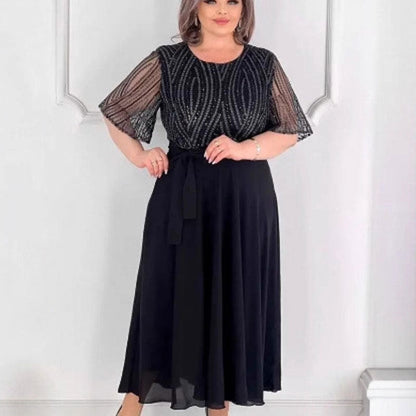 Rochie neagră cu guler rotund